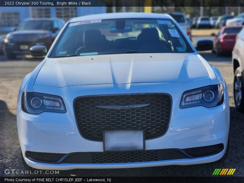 Bright White / Black 2022 Chrysler 300 Touring