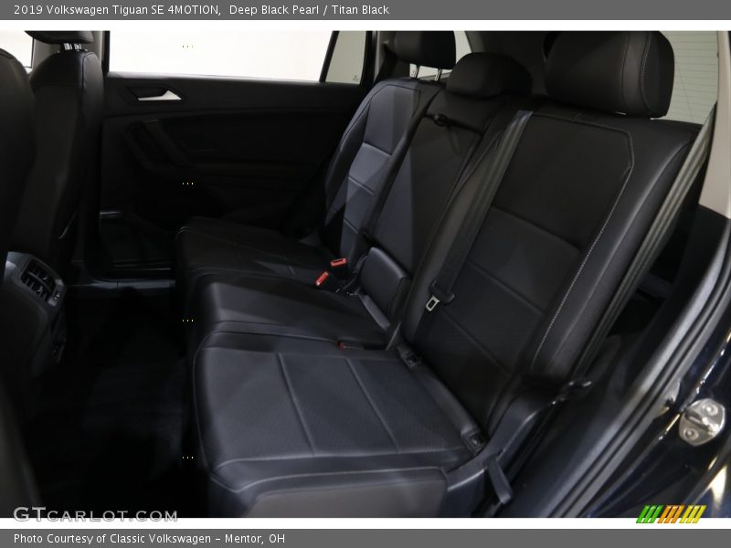 Deep Black Pearl / Titan Black 2019 Volkswagen Tiguan SE 4MOTION