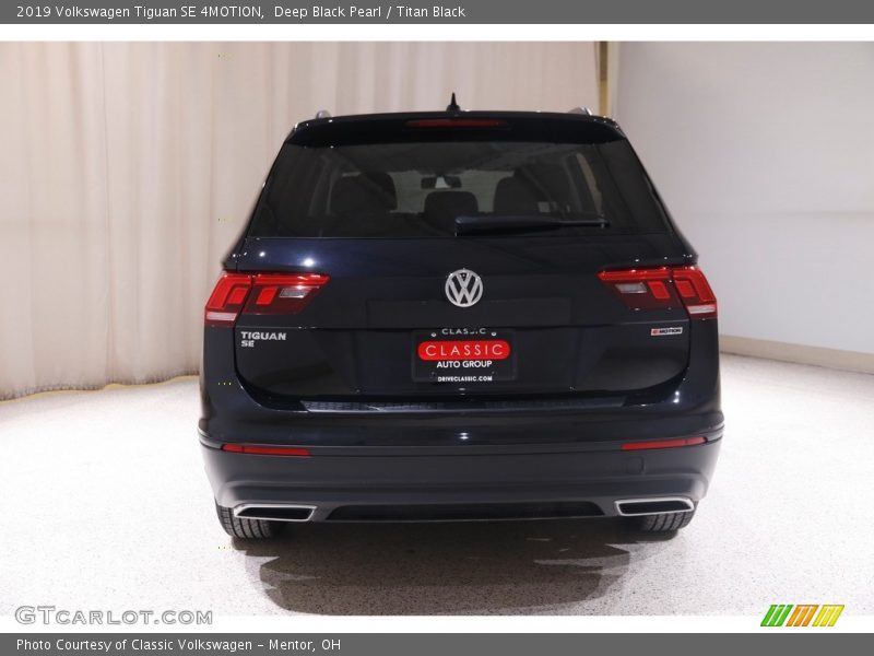 Deep Black Pearl / Titan Black 2019 Volkswagen Tiguan SE 4MOTION