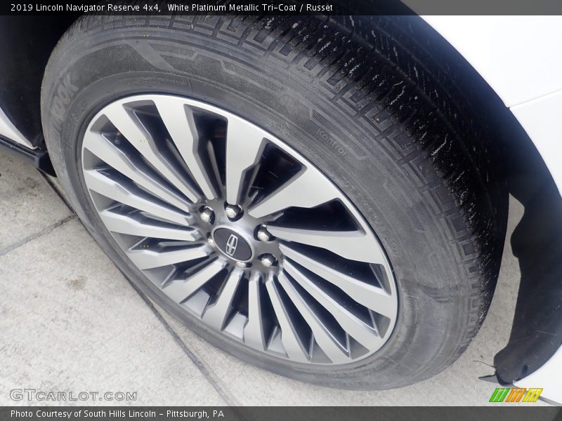 White Platinum Metallic Tri-Coat / Russet 2019 Lincoln Navigator Reserve 4x4
