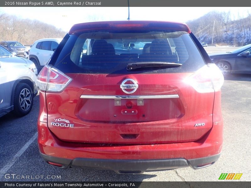 Cayenne Red / Charcoal 2016 Nissan Rogue S AWD