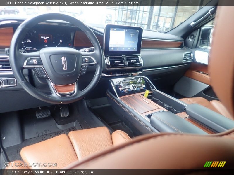 White Platinum Metallic Tri-Coat / Russet 2019 Lincoln Navigator Reserve 4x4