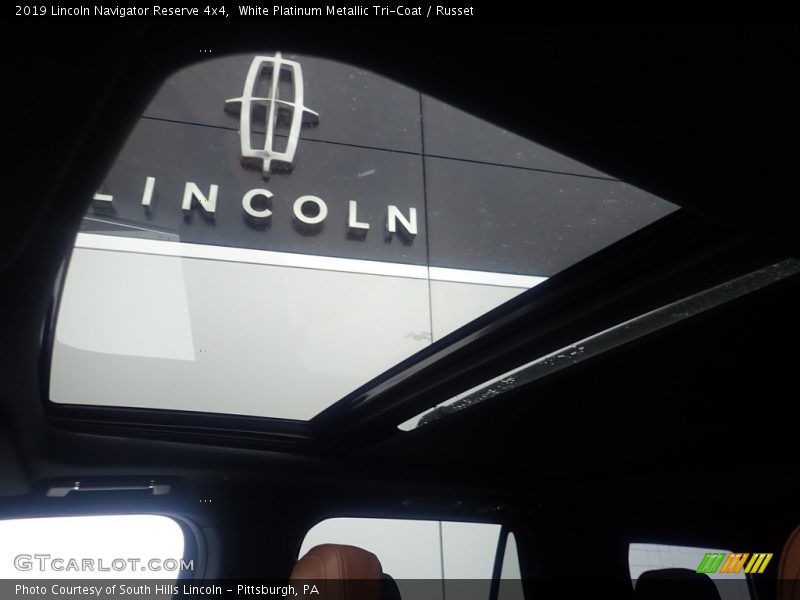 White Platinum Metallic Tri-Coat / Russet 2019 Lincoln Navigator Reserve 4x4