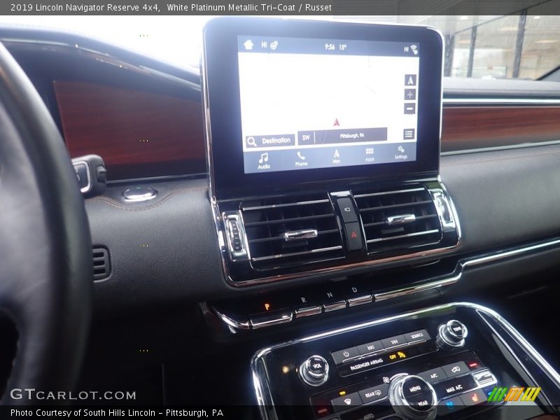 White Platinum Metallic Tri-Coat / Russet 2019 Lincoln Navigator Reserve 4x4