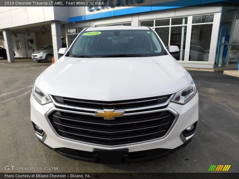 Pearl White / Jet Black 2019 Chevrolet Traverse LT AWD