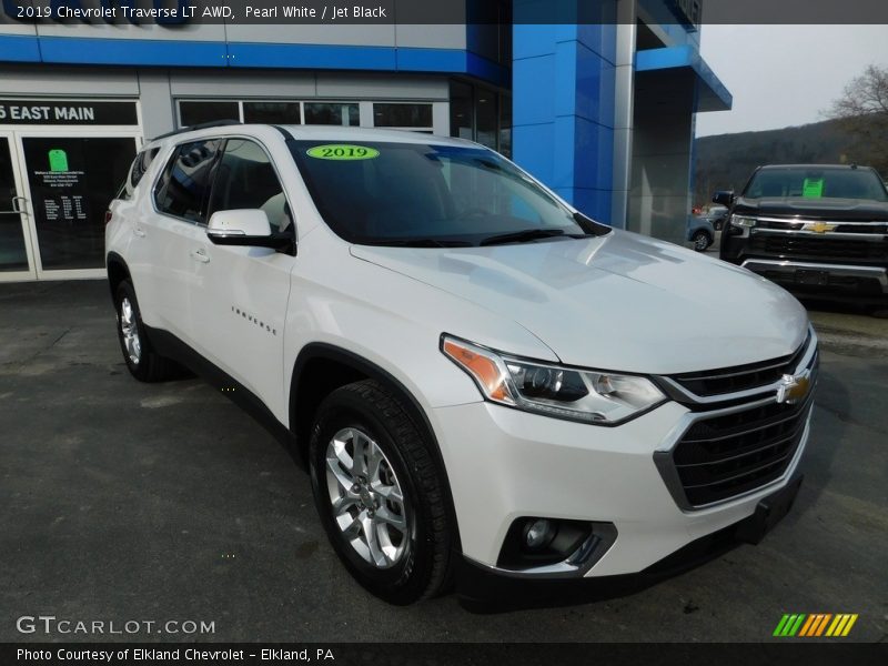 Pearl White / Jet Black 2019 Chevrolet Traverse LT AWD