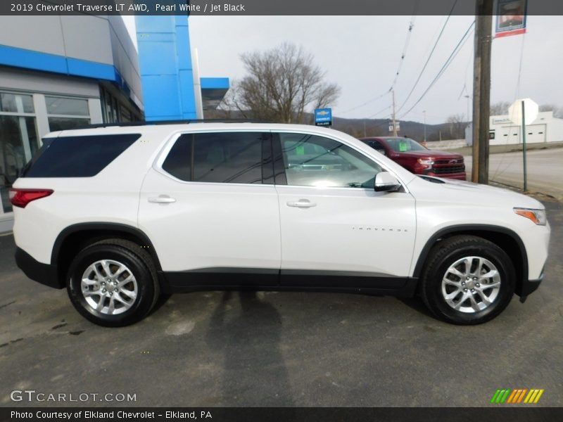 Pearl White / Jet Black 2019 Chevrolet Traverse LT AWD