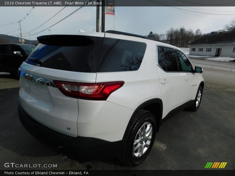 Pearl White / Jet Black 2019 Chevrolet Traverse LT AWD