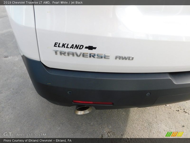 Pearl White / Jet Black 2019 Chevrolet Traverse LT AWD