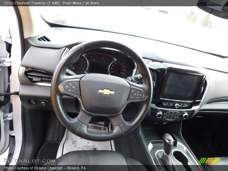 Pearl White / Jet Black 2019 Chevrolet Traverse LT AWD