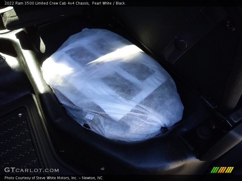 Pearl White / Black 2022 Ram 3500 Limited Crew Cab 4x4 Chassis