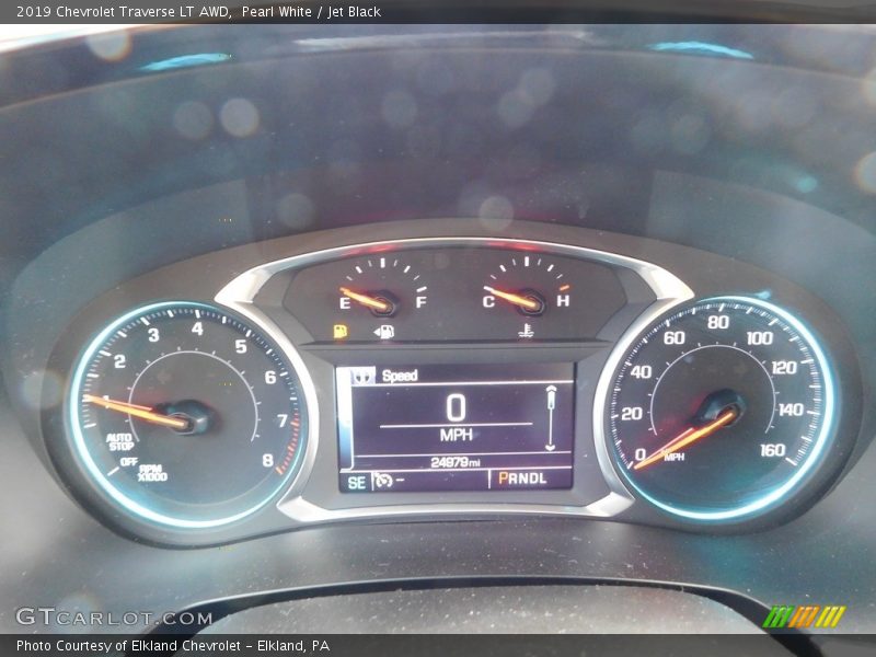 Pearl White / Jet Black 2019 Chevrolet Traverse LT AWD
