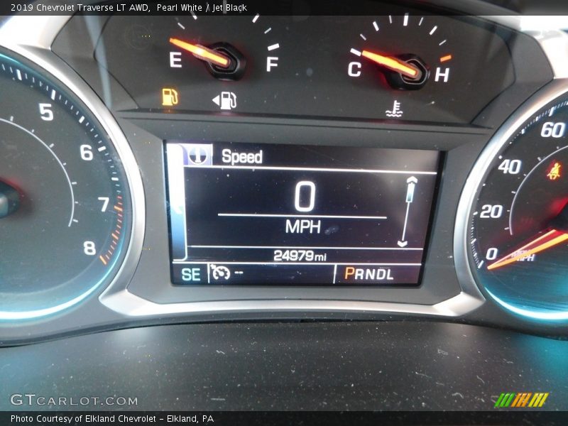 Pearl White / Jet Black 2019 Chevrolet Traverse LT AWD