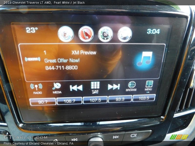 Pearl White / Jet Black 2019 Chevrolet Traverse LT AWD