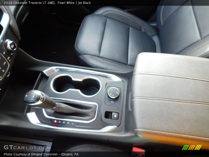 Pearl White / Jet Black 2019 Chevrolet Traverse LT AWD