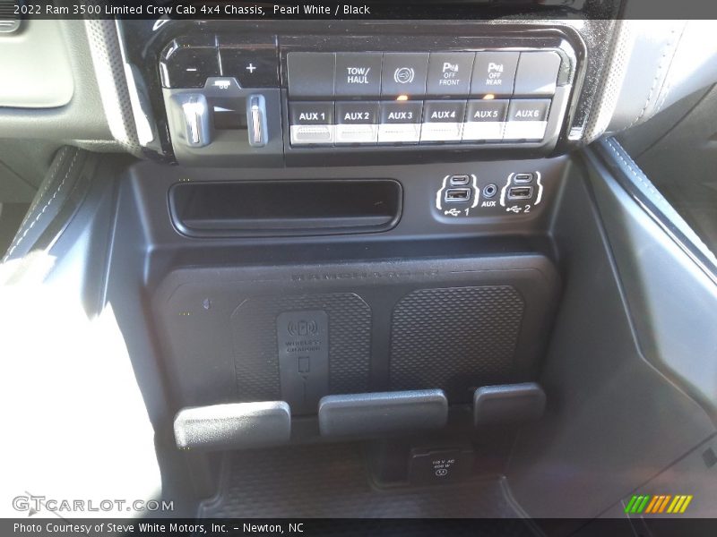 Pearl White / Black 2022 Ram 3500 Limited Crew Cab 4x4 Chassis