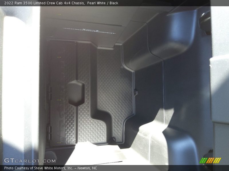 Pearl White / Black 2022 Ram 3500 Limited Crew Cab 4x4 Chassis