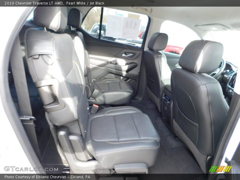 Pearl White / Jet Black 2019 Chevrolet Traverse LT AWD