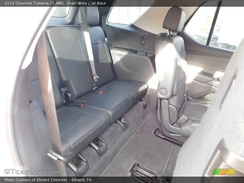 Pearl White / Jet Black 2019 Chevrolet Traverse LT AWD