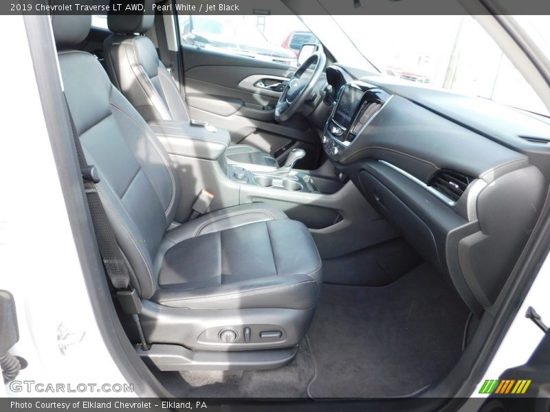 Pearl White / Jet Black 2019 Chevrolet Traverse LT AWD