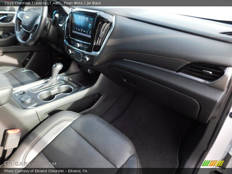 Pearl White / Jet Black 2019 Chevrolet Traverse LT AWD