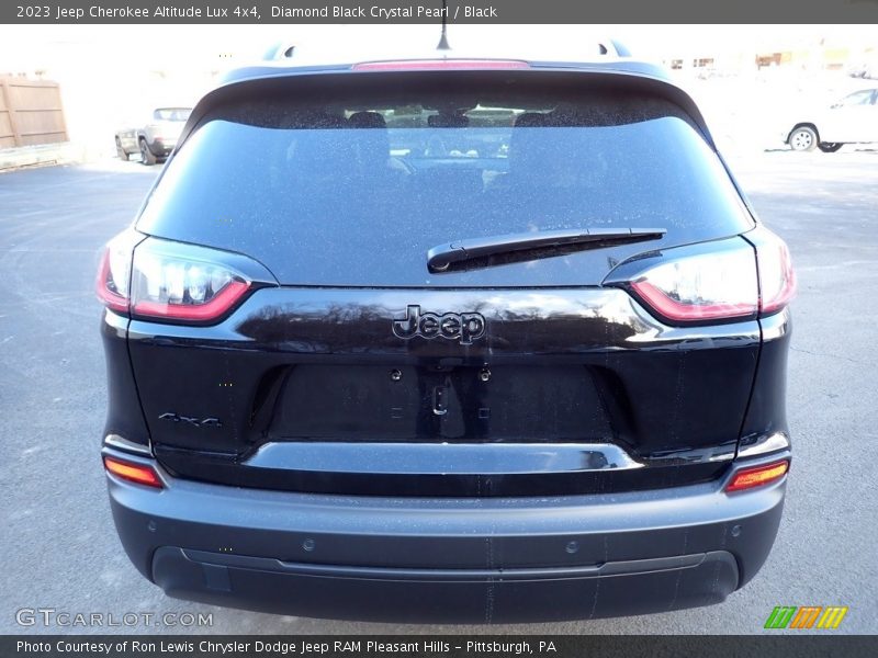 Diamond Black Crystal Pearl / Black 2023 Jeep Cherokee Altitude Lux 4x4