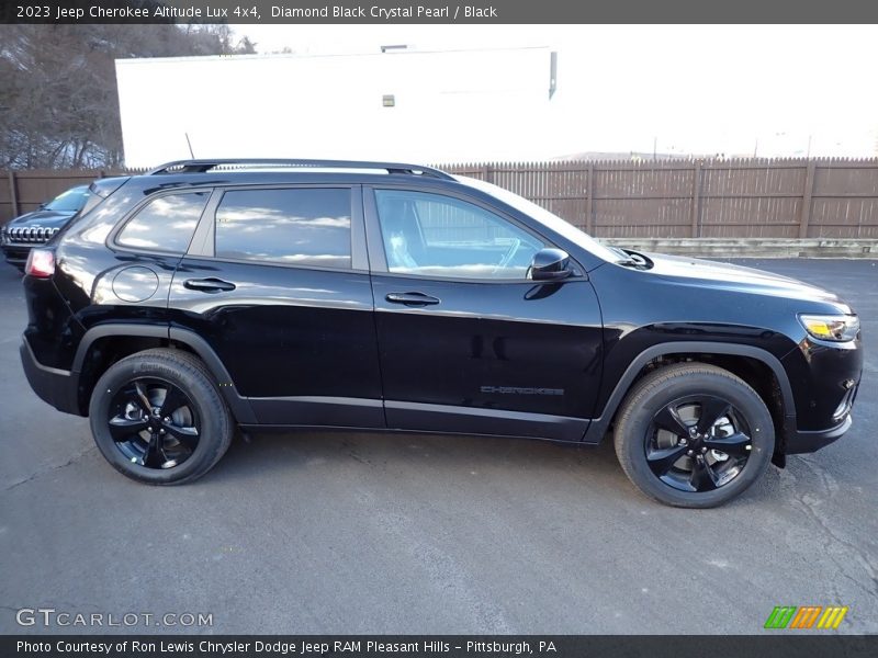 Diamond Black Crystal Pearl / Black 2023 Jeep Cherokee Altitude Lux 4x4