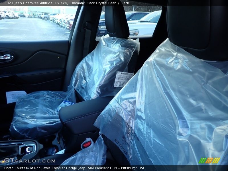 Diamond Black Crystal Pearl / Black 2023 Jeep Cherokee Altitude Lux 4x4