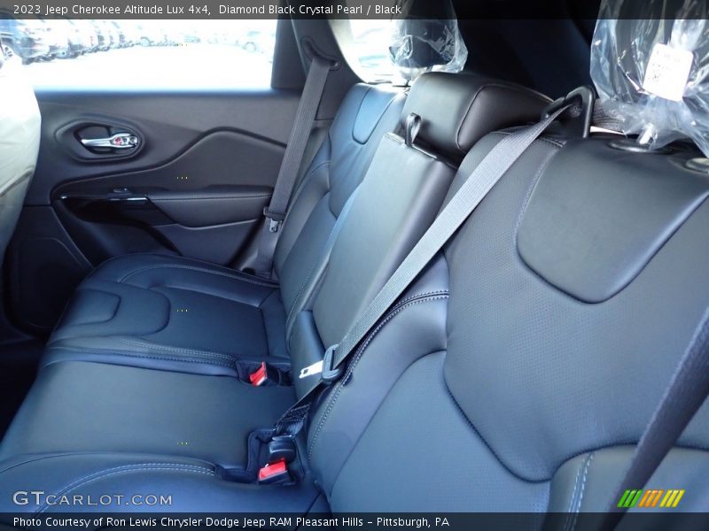 Diamond Black Crystal Pearl / Black 2023 Jeep Cherokee Altitude Lux 4x4