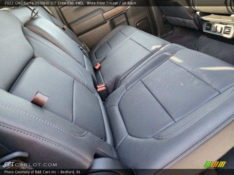 White Frost Tricoat / Jet Black 2022 GMC Sierra 2500HD SLT Crew Cab 4WD