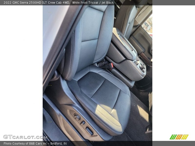 White Frost Tricoat / Jet Black 2022 GMC Sierra 2500HD SLT Crew Cab 4WD