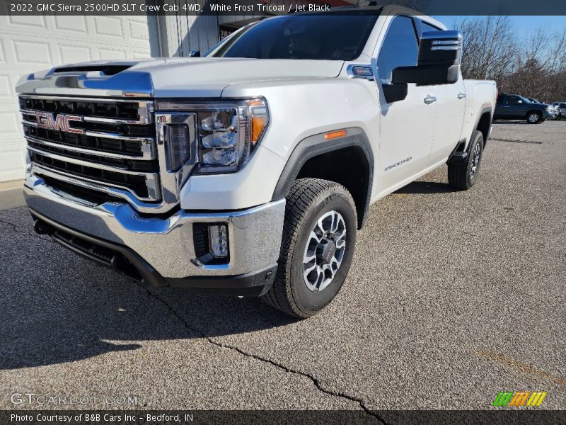 Front 3/4 View of 2022 Sierra 2500HD SLT Crew Cab 4WD