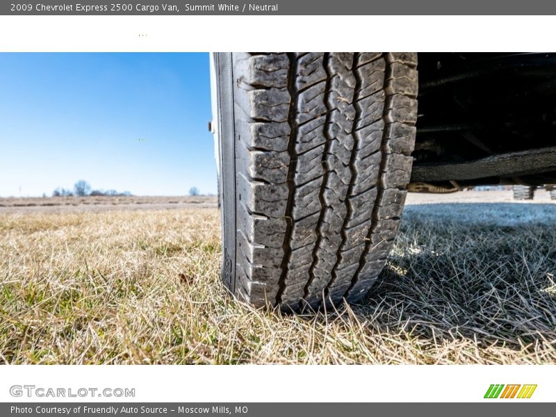 Summit White / Neutral 2009 Chevrolet Express 2500 Cargo Van