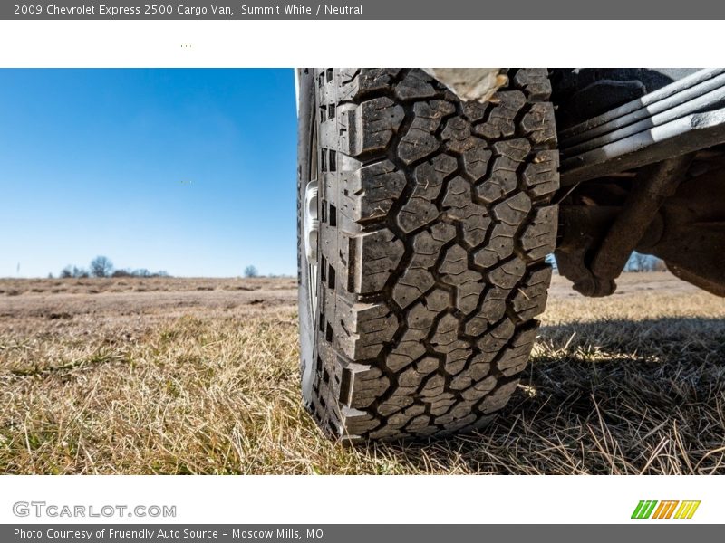 Summit White / Neutral 2009 Chevrolet Express 2500 Cargo Van