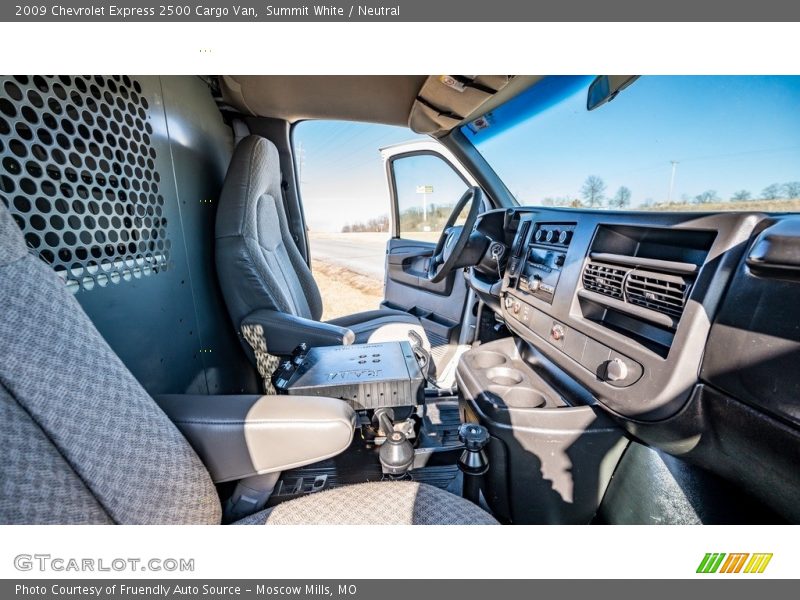 Summit White / Neutral 2009 Chevrolet Express 2500 Cargo Van