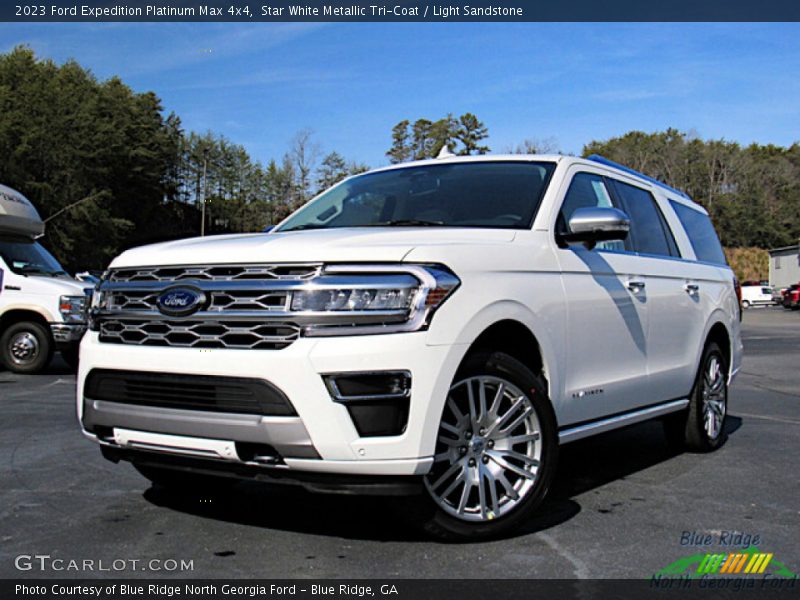 Front 3/4 View of 2023 Expedition Platinum Max 4x4