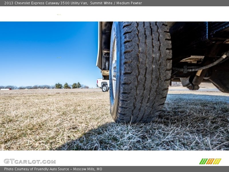 Summit White / Medium Pewter 2013 Chevrolet Express Cutaway 3500 Utility Van