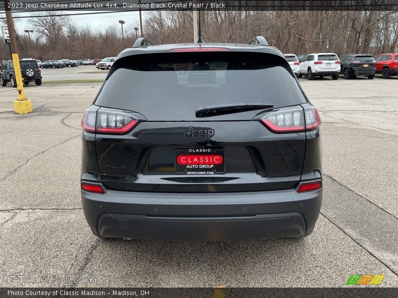 Diamond Black Crystal Pearl / Black 2023 Jeep Cherokee Altitude Lux 4x4