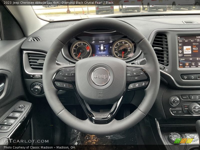  2023 Cherokee Altitude Lux 4x4 Steering Wheel