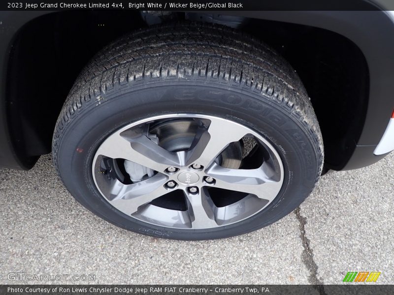 Bright White / Wicker Beige/Global Black 2023 Jeep Grand Cherokee Limited 4x4
