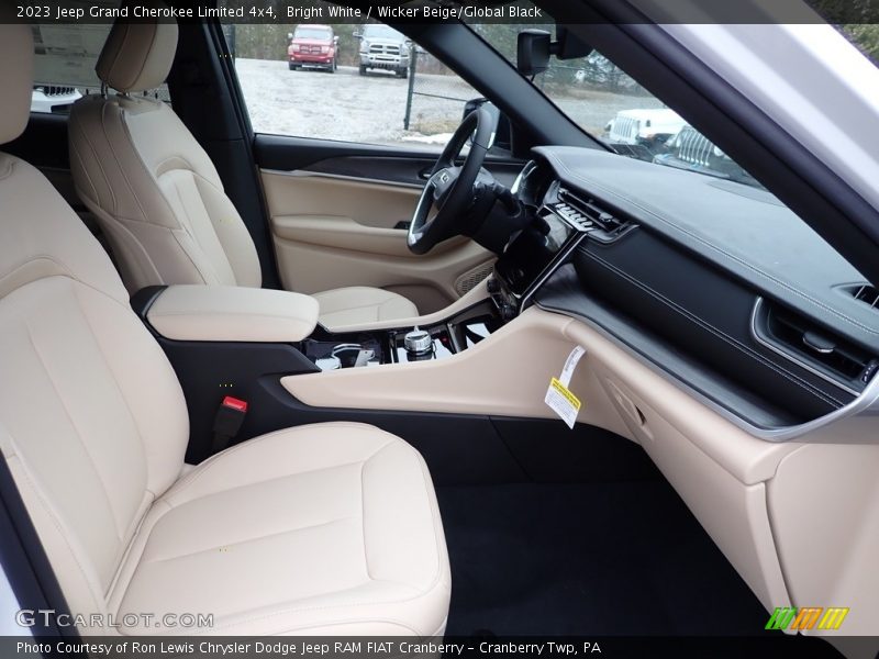 Front Seat of 2023 Grand Cherokee Limited 4x4