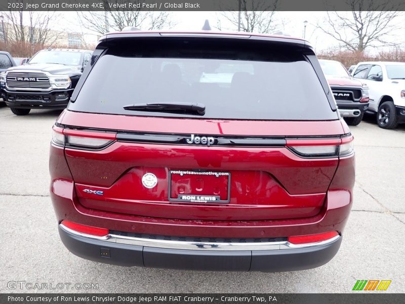 Velvet Red Pearl / Global Black 2023 Jeep Grand Cherokee 4XE