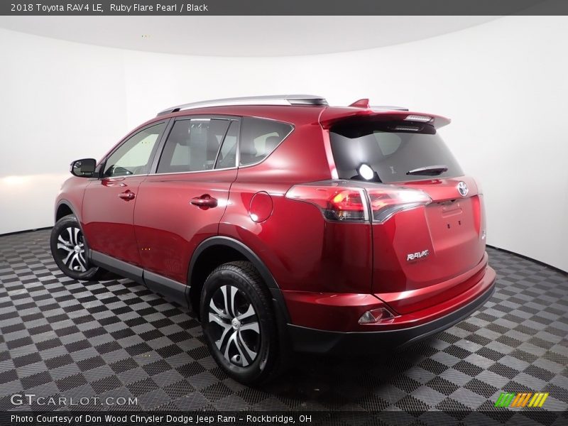 Ruby Flare Pearl / Black 2018 Toyota RAV4 LE