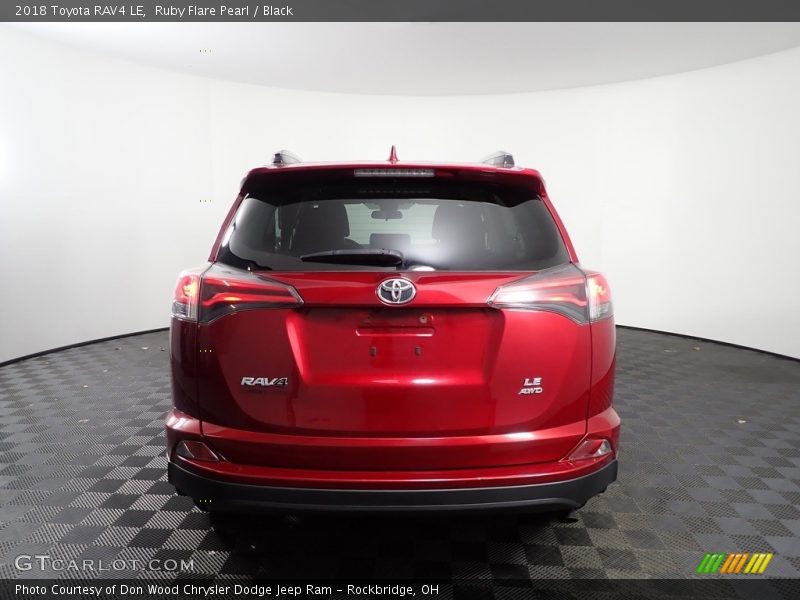 Ruby Flare Pearl / Black 2018 Toyota RAV4 LE