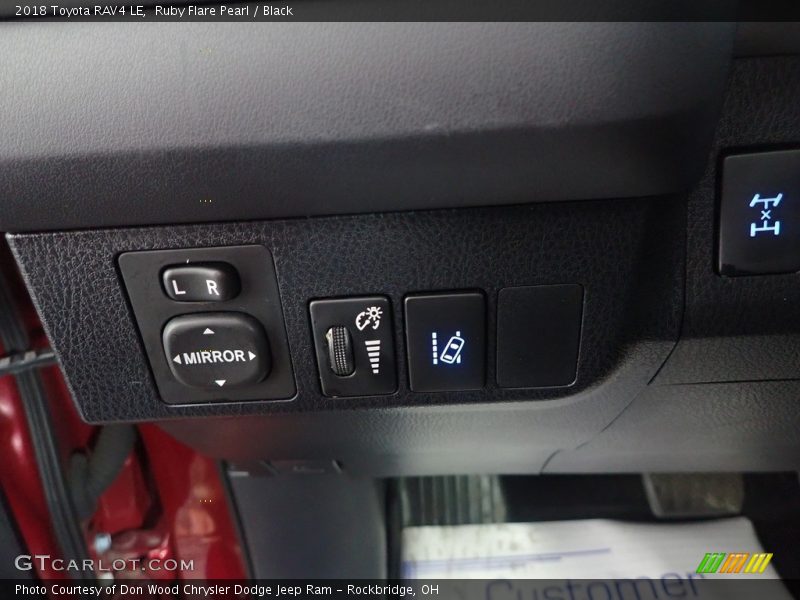 Ruby Flare Pearl / Black 2018 Toyota RAV4 LE