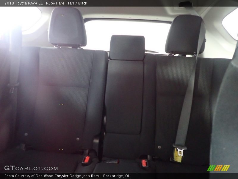 Ruby Flare Pearl / Black 2018 Toyota RAV4 LE