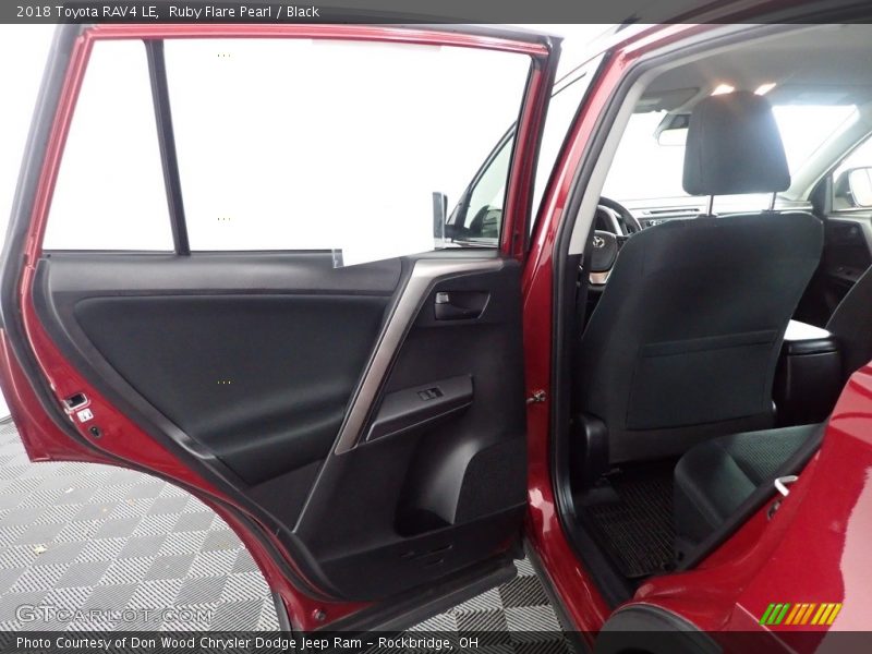 Ruby Flare Pearl / Black 2018 Toyota RAV4 LE