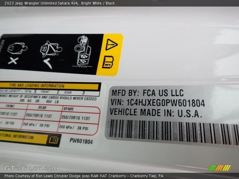 Bright White / Black 2023 Jeep Wrangler Unlimited Sahara 4x4