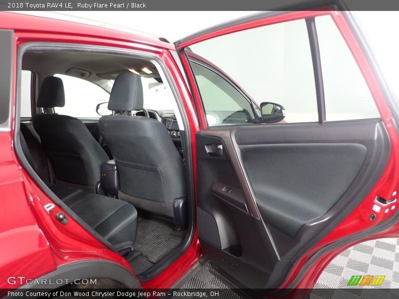 Ruby Flare Pearl / Black 2018 Toyota RAV4 LE
