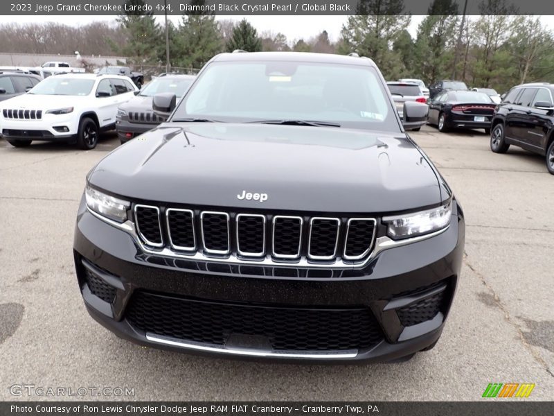 Diamond Black Crystal Pearl / Global Black 2023 Jeep Grand Cherokee Laredo 4x4